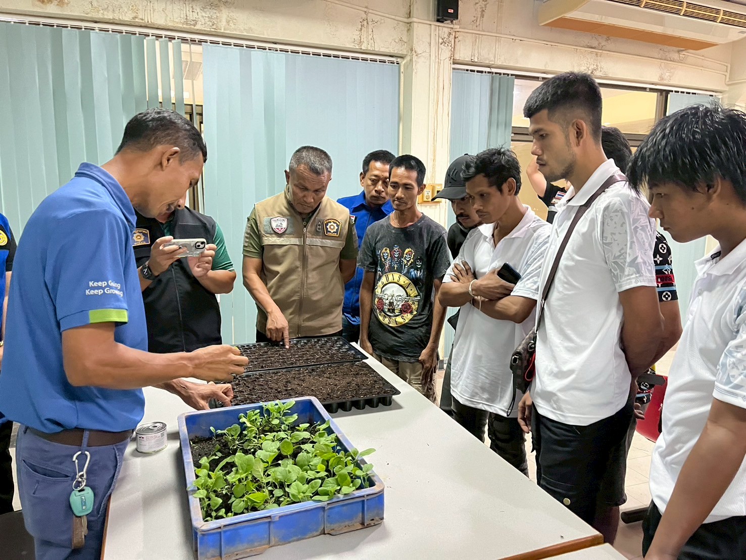 ศูนย์ขยายพันธุ์พืชที่ 4 จังหวัดนครศรีธรรมราชพร้อมด้วยคณะ บรรยายถ่ายทอดความรู้ด้านการขยายพันธุ์พืช ให้กับบุคคลในโครงการ ตําบลยั่งยืน เพื่อแก้ไขปัญหายาเสพติดแบบครบวงจรตามยุทธศาสตร์ชาติ ประจําปี งบประมาณ 2568